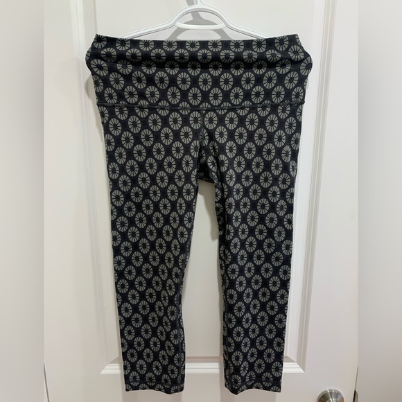 Lululemon Wunder Under crop II- Roll down- Circle Geo Slate. - Picture 3 of 7